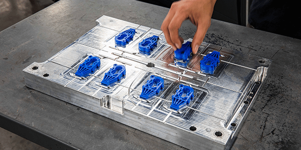 قالب سازی پلاستیک – معرفی و بررسی همه انواع آن